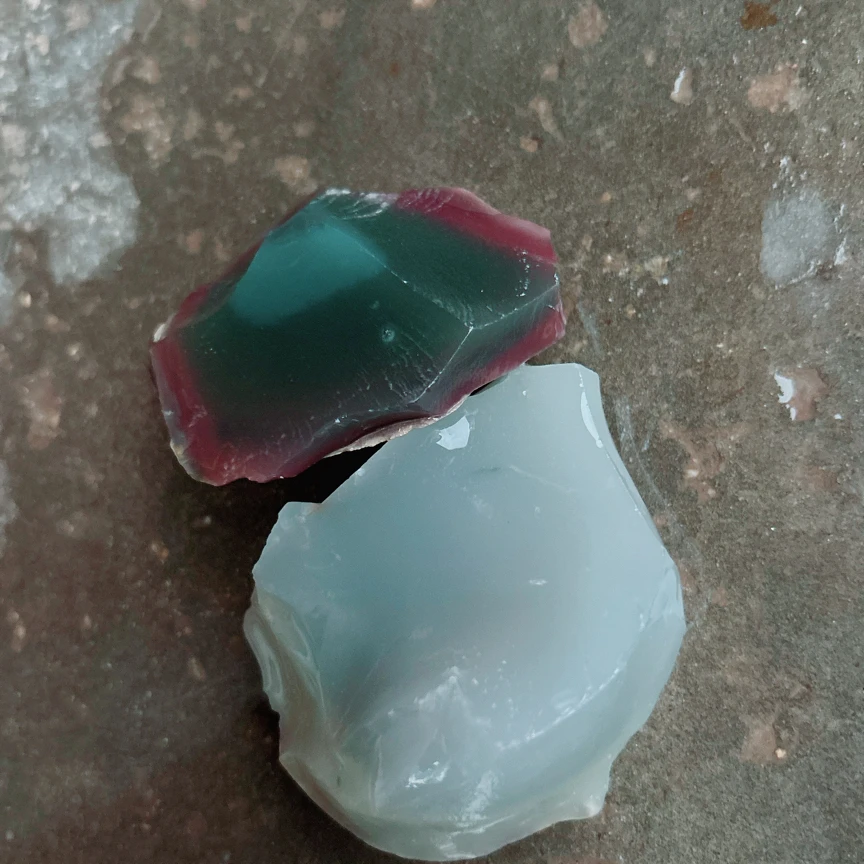 两块秦紫玉雕刻料248g，如图所示。均可出货。