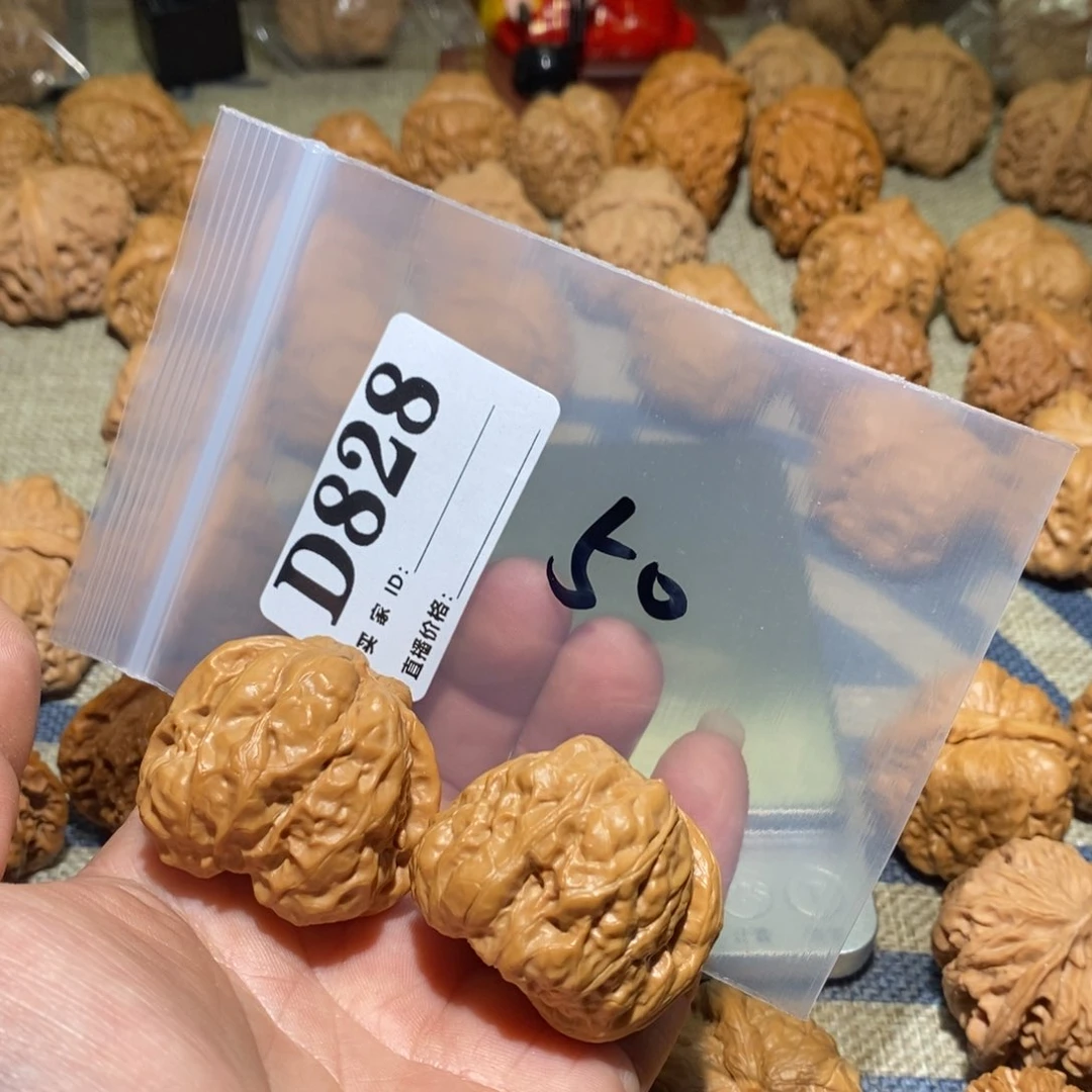 文玩核桃把件王*展蛤蟆头