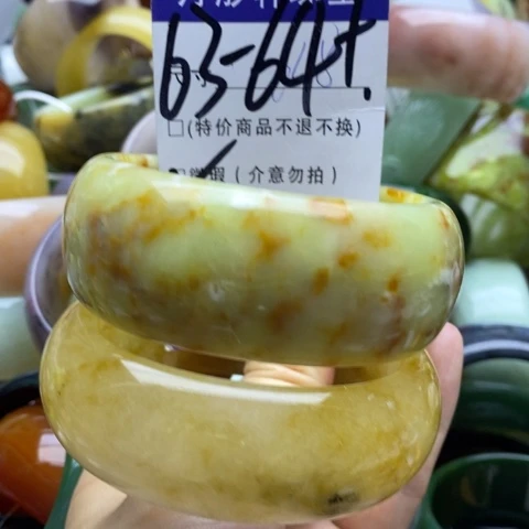 蛇纹石玉手镯足铂镶嵌