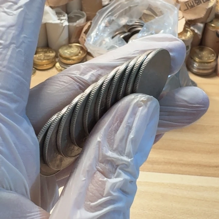 其他普通金属10枚，梅花10的流通品