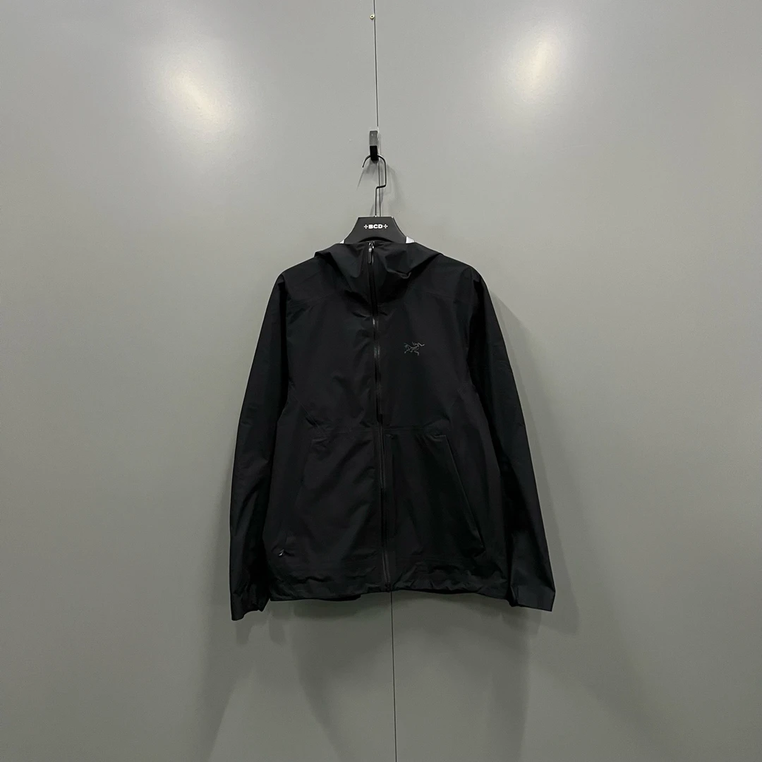 99新 ARC'TERYX/始祖鸟 jp919 017558 黑色印花冲锋衣 M码