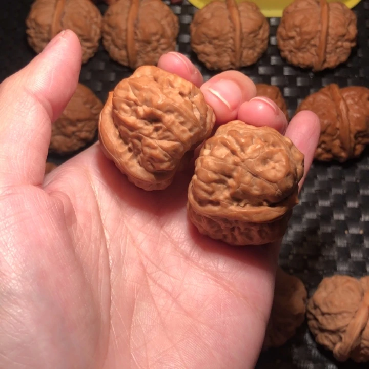 发***树文玩核桃把件蛙王