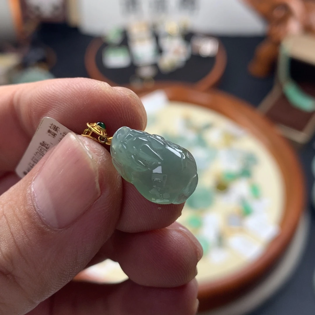 颈饰18K金镶嵌翡翠