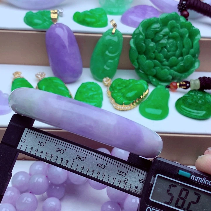 翡翠未镶嵌手镯……