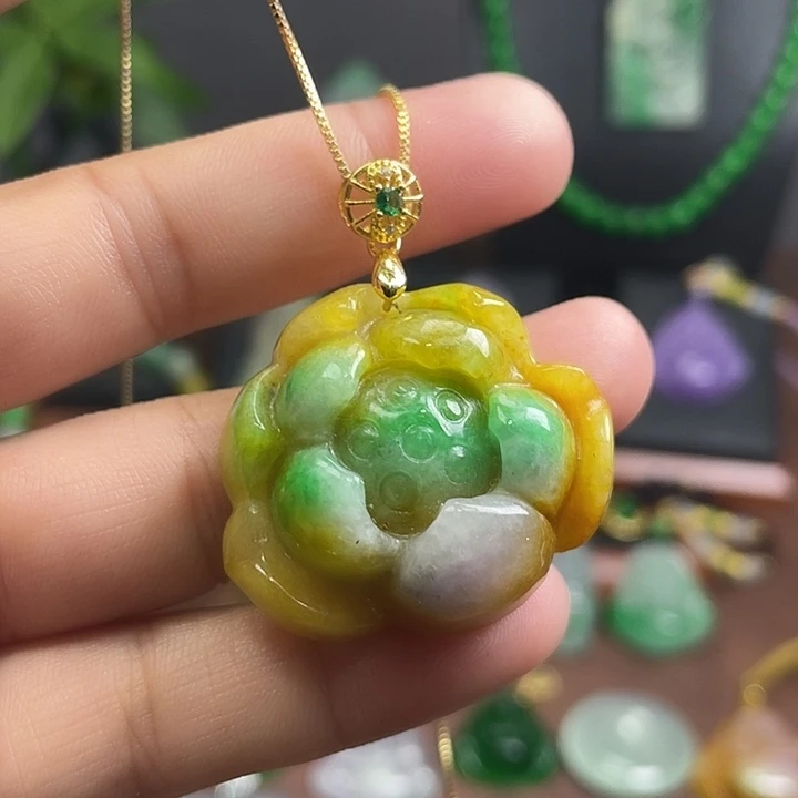 翡翠未镶嵌吊坠(赠链)