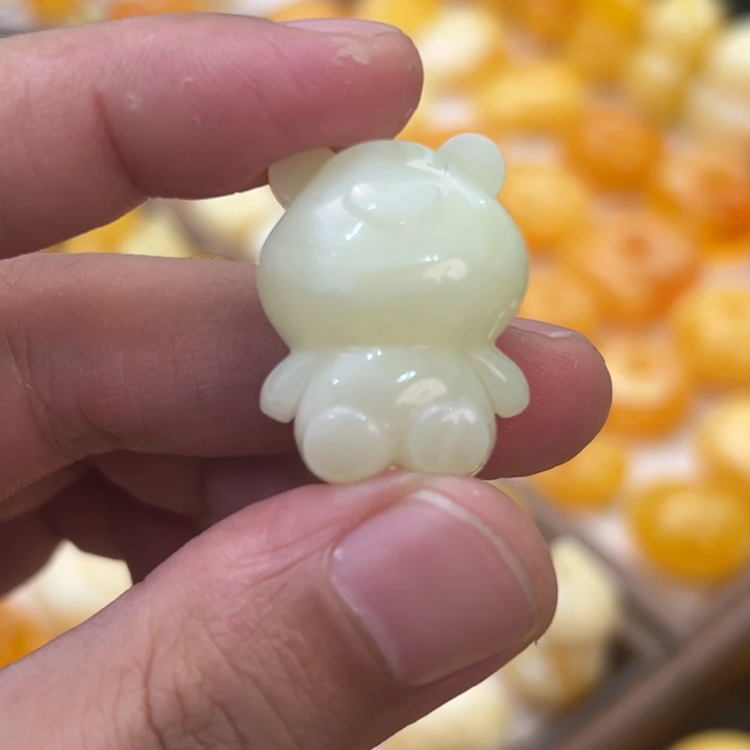 琥珀颈饰未镶嵌荔枝色奶白小熊