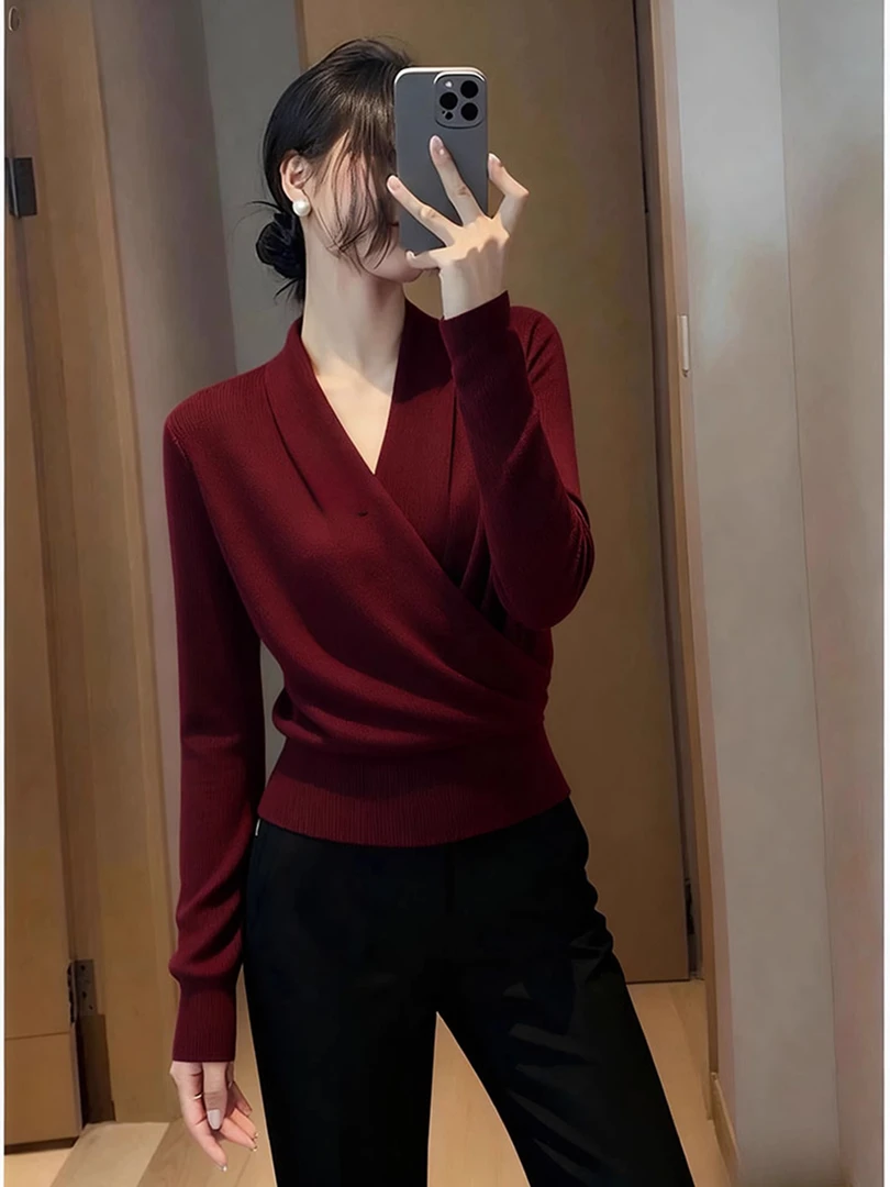 洋气轻熟风收腰显瘦针织衫女2025秋冬新款v领高级感气质打底毛衣