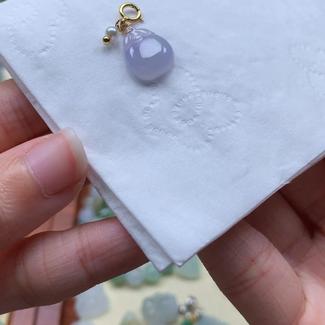 翡翠未镶嵌颈饰是