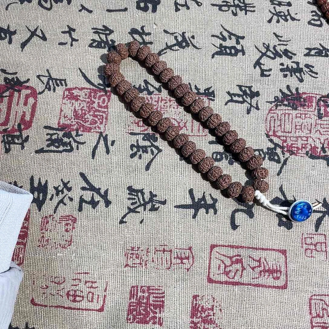 吊坠金刚菩提六瓣树王手持飞碟状