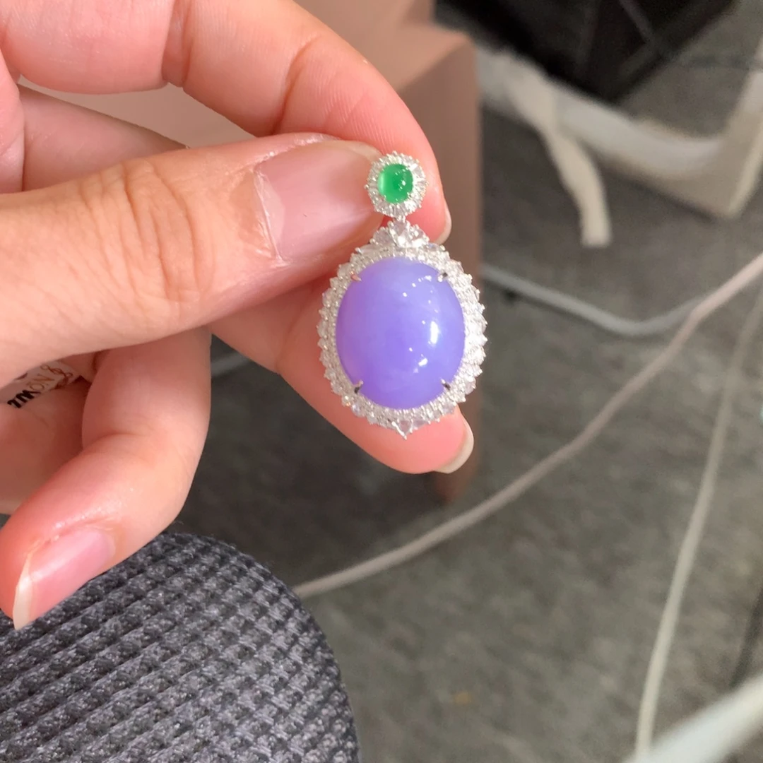 翡翠18K金镶嵌颈饰翡翠