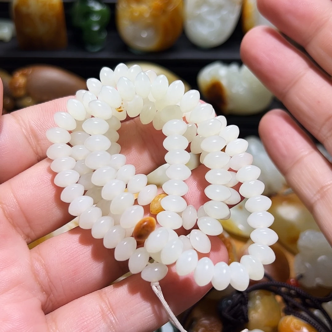 和田玉颈饰未镶嵌钮****儿