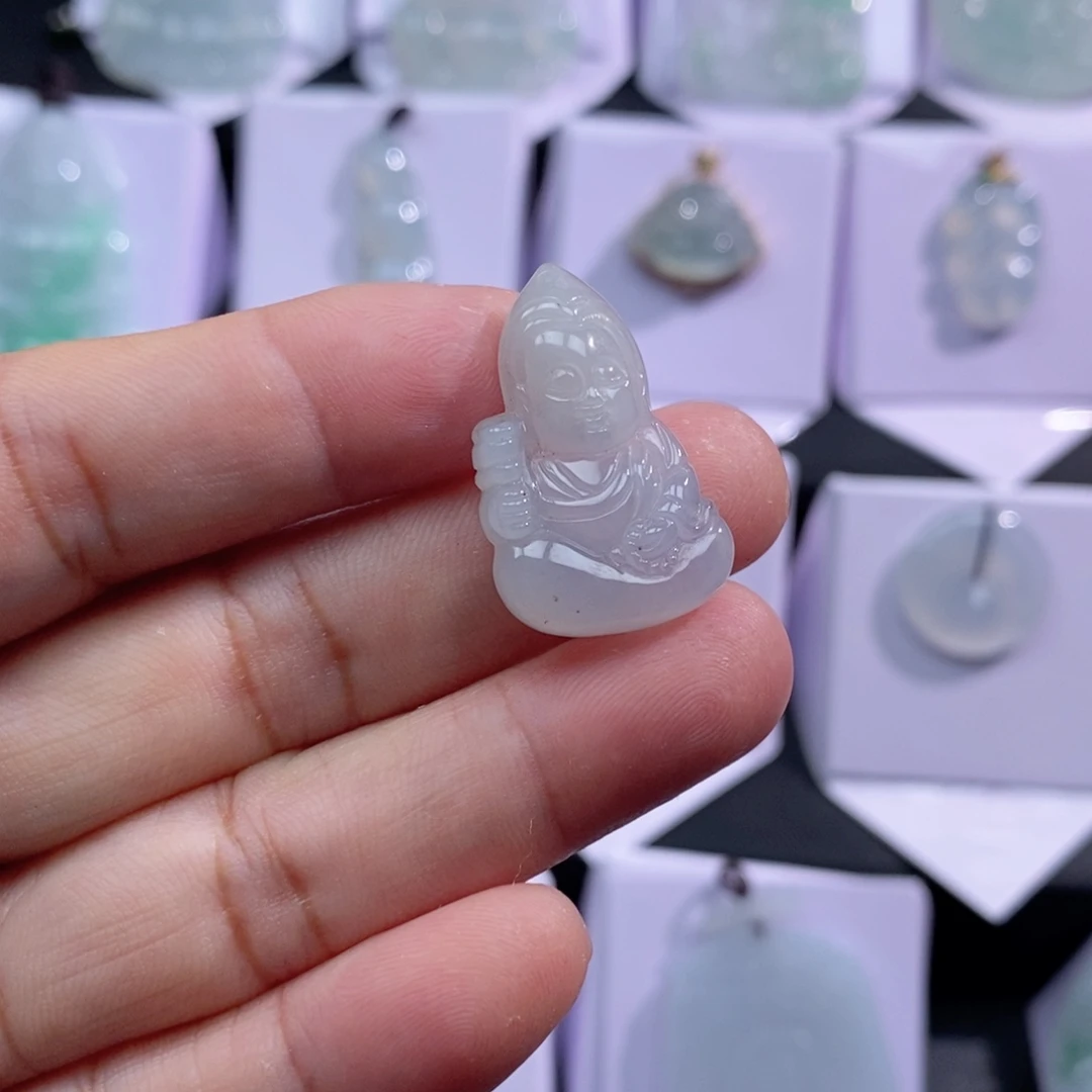 翡翠未镶嵌颈饰宝宝