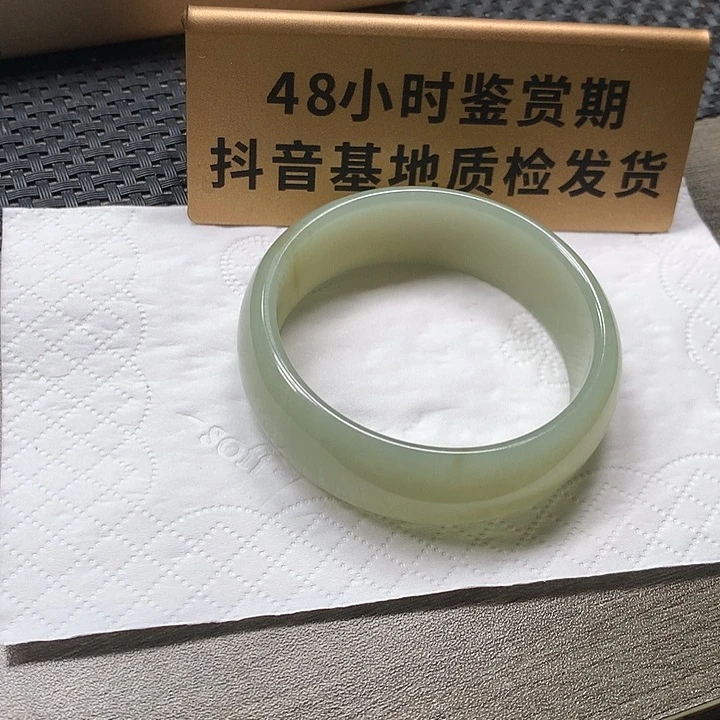 和田玉未镶嵌颈饰54轮胎