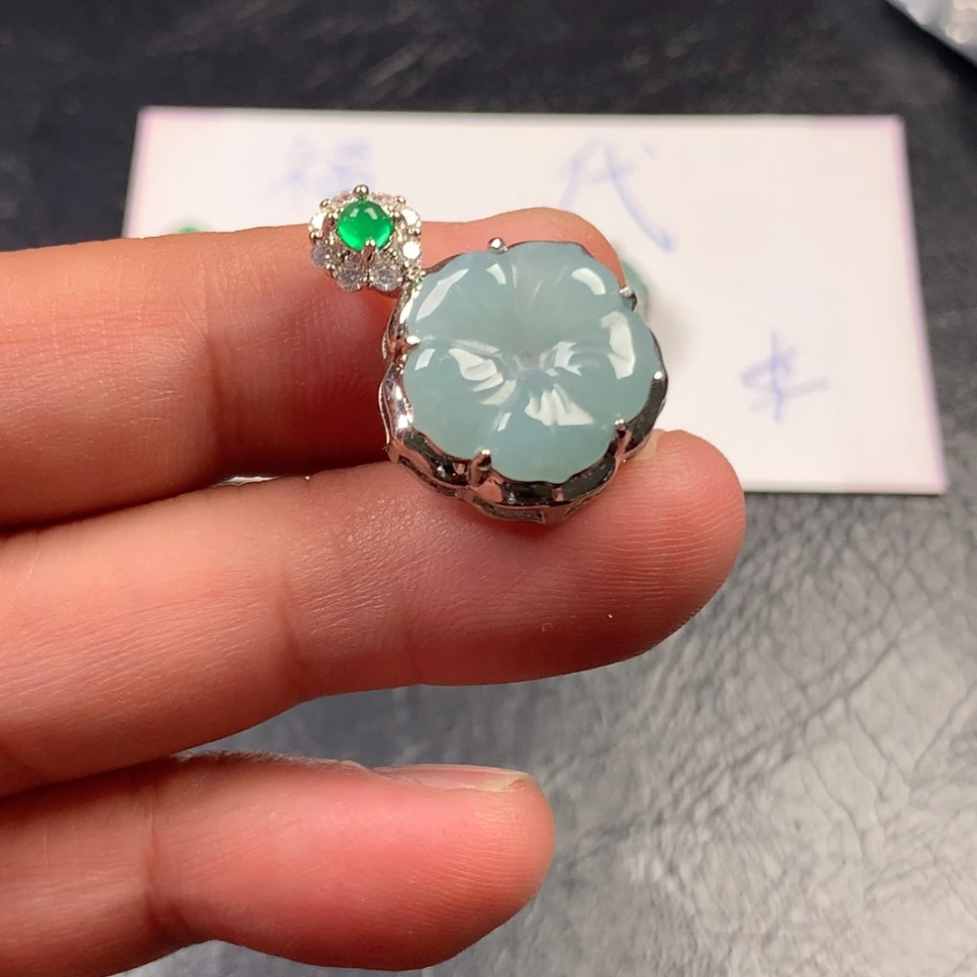 谦***店翡翠未镶嵌颈饰有钱花