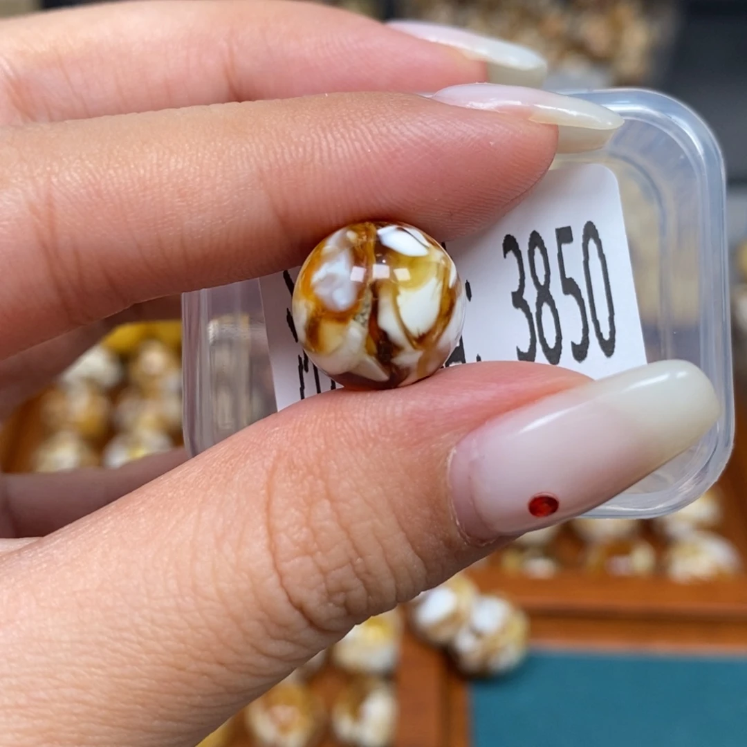 蜜蜡未镶嵌珠宝奇石3850