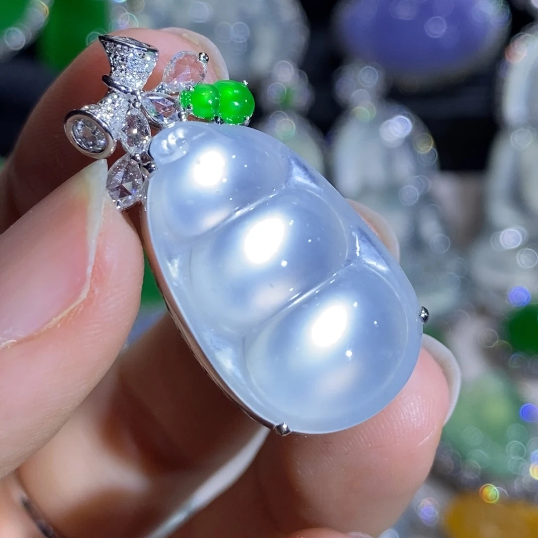 翡翠18K金镶嵌颈饰豆子