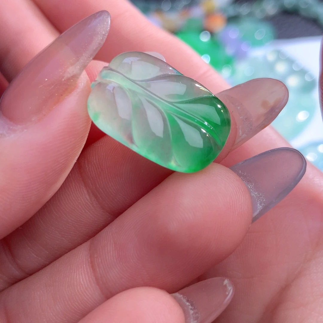 翡翠未镶嵌颈饰缅甸