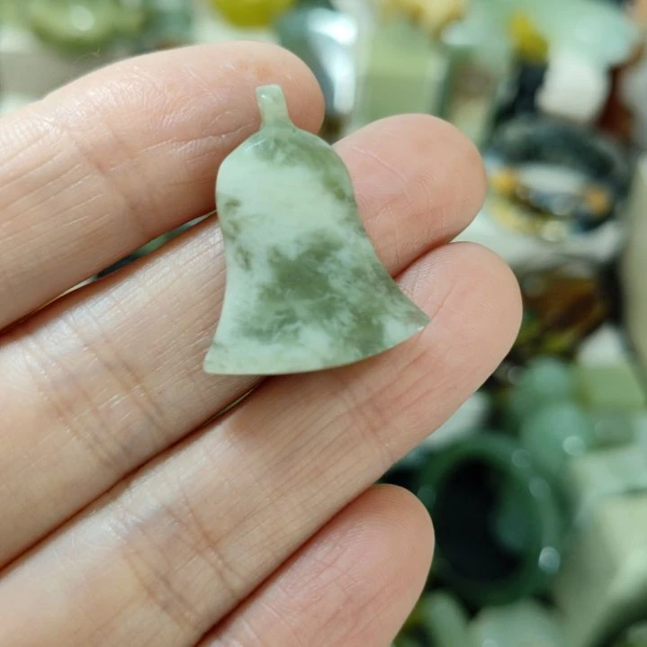 岫玉未镶嵌挂坠款式