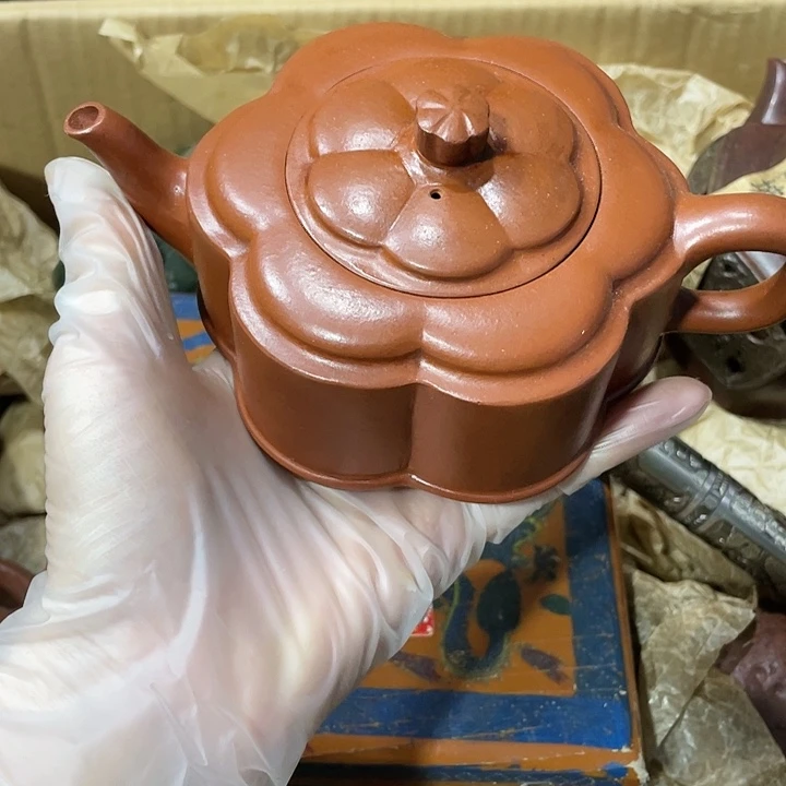 紫砂茶壶原矿泥料，纯手工制作的一把紫砂壶。