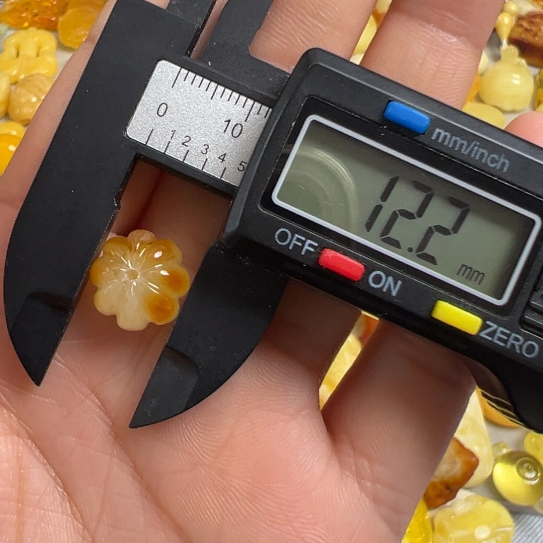 蜜蜡未镶嵌裸石微瑕