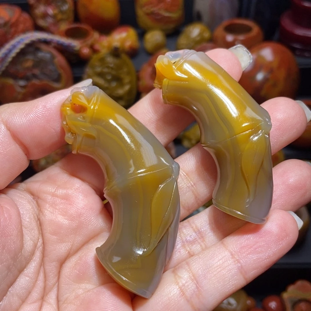 玛瑙/玉髓吊坠未镶嵌彦**。