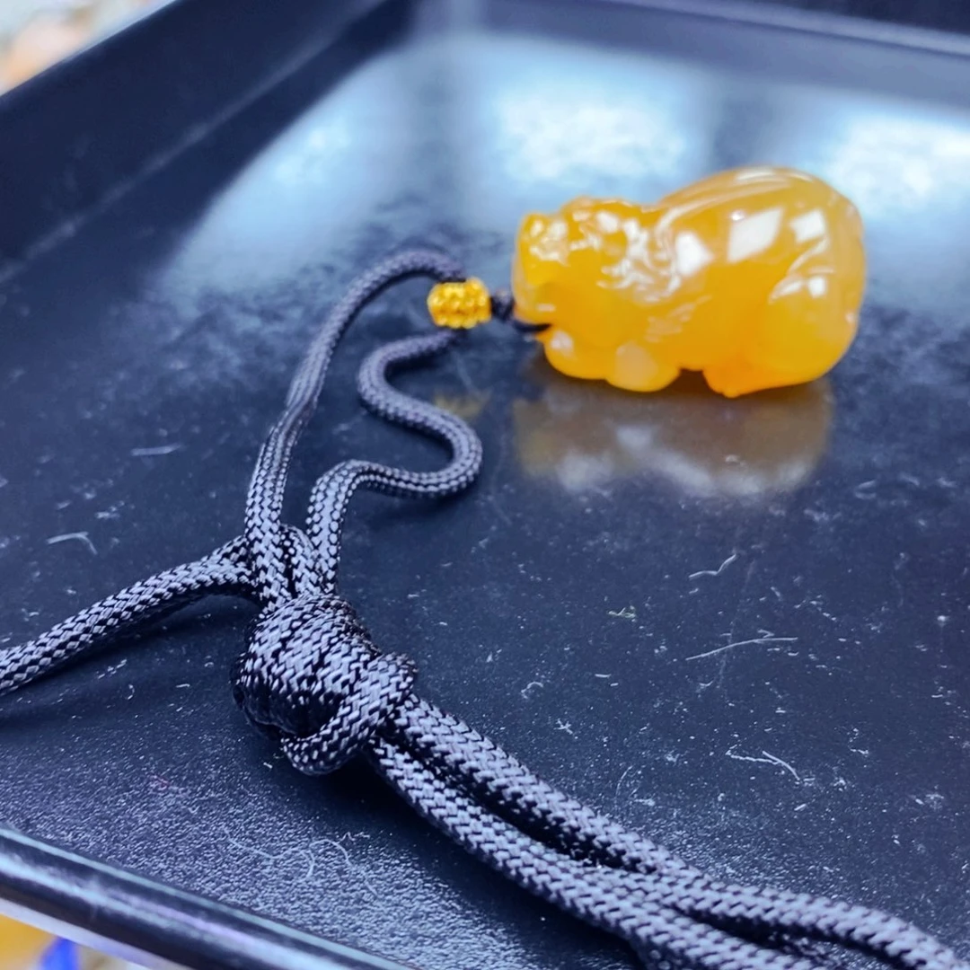 石英质玉（黄龙玉）未镶嵌颈饰