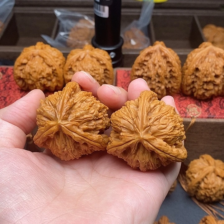 好***安文玩核桃把件白奔