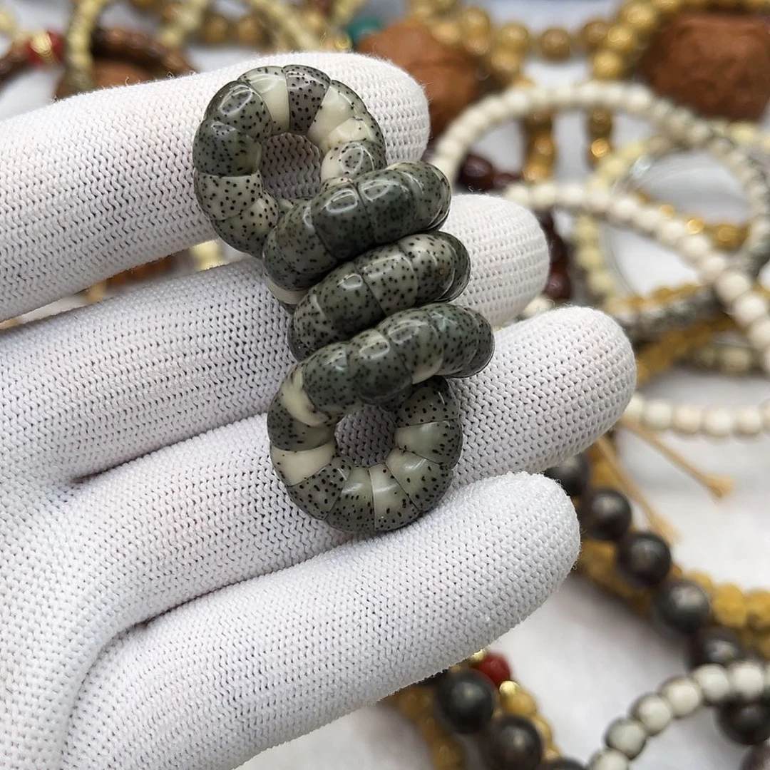 吊坠星月菩提绿背大肠单圈青蛇