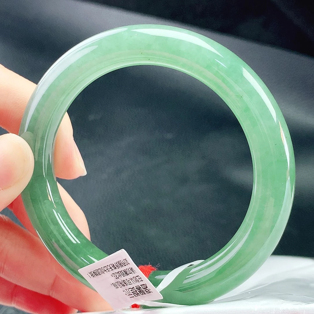 未镶嵌手镯（圆镯）翡翠57圈