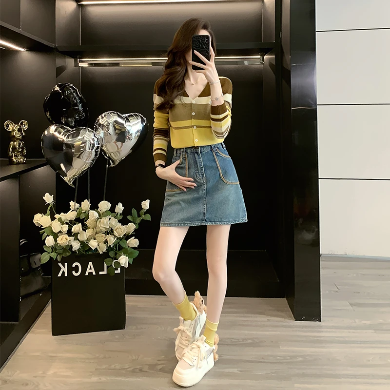 网红炸街设计感复古拼色针织条纹上衣高腰牛仔短裙时尚套装女