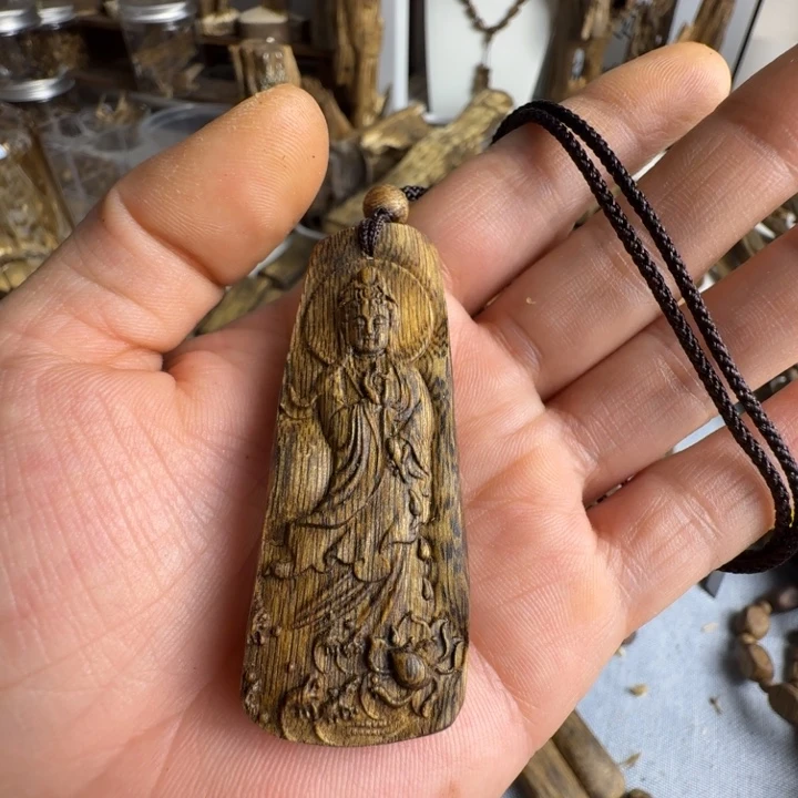 杨***文沉香碎屑沉香奇楠沉香雕刻款观音7.5克一个