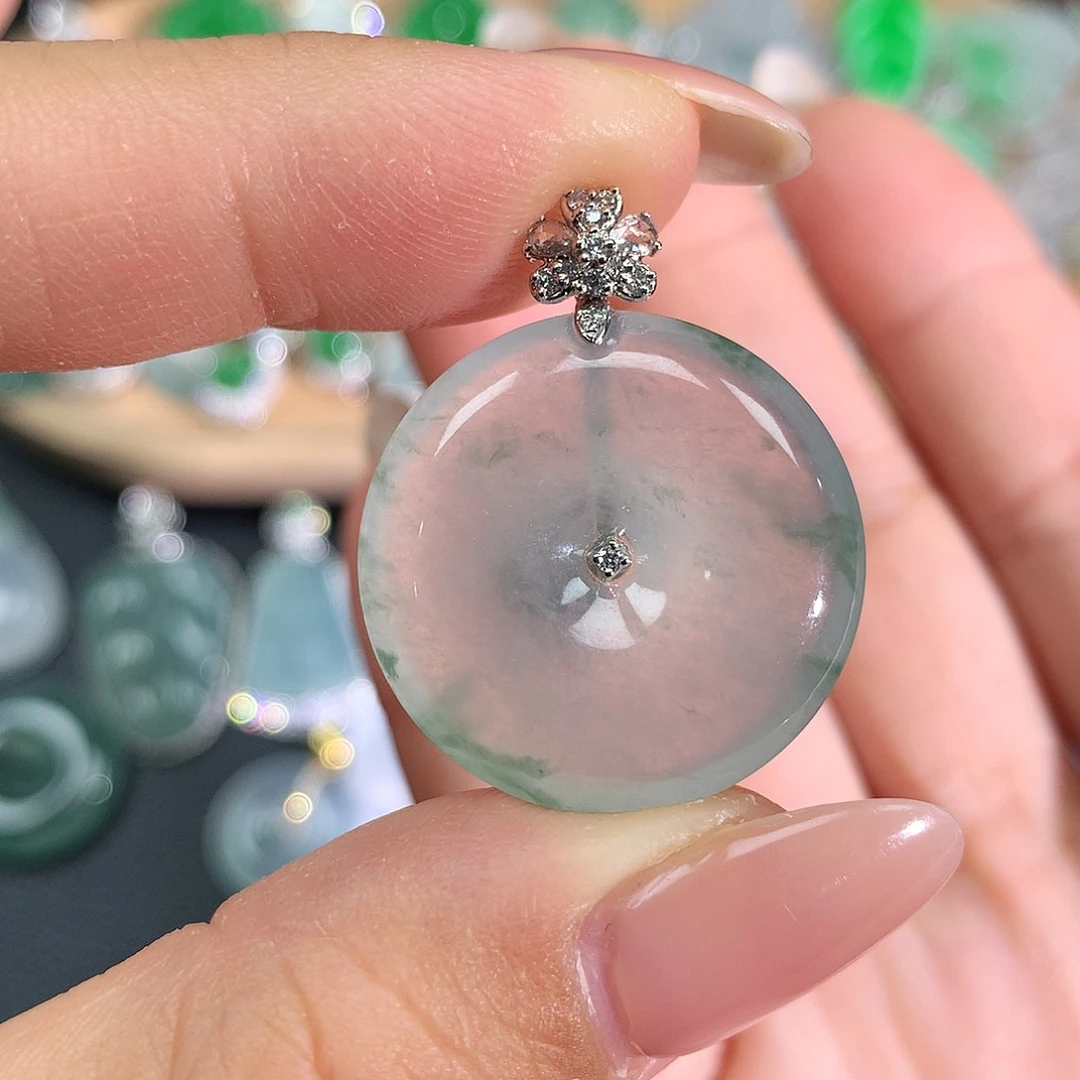 翡翠18K金镶嵌颈饰翡翠