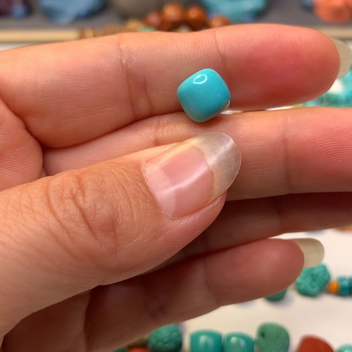 绿松石未镶嵌颈饰