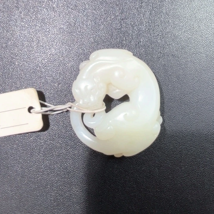 余***成未镶嵌和田玉挂件