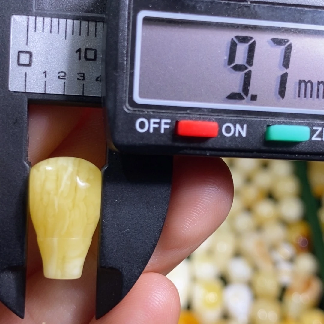 蜜蜡未镶嵌裸石配饰