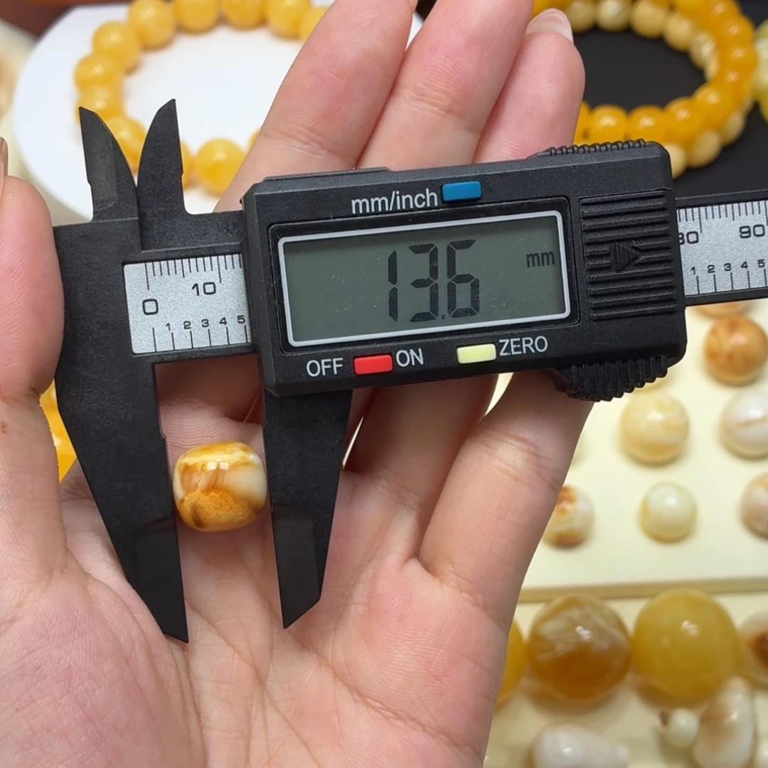 琥珀未镶嵌颈饰乌料彩沁老型13mm