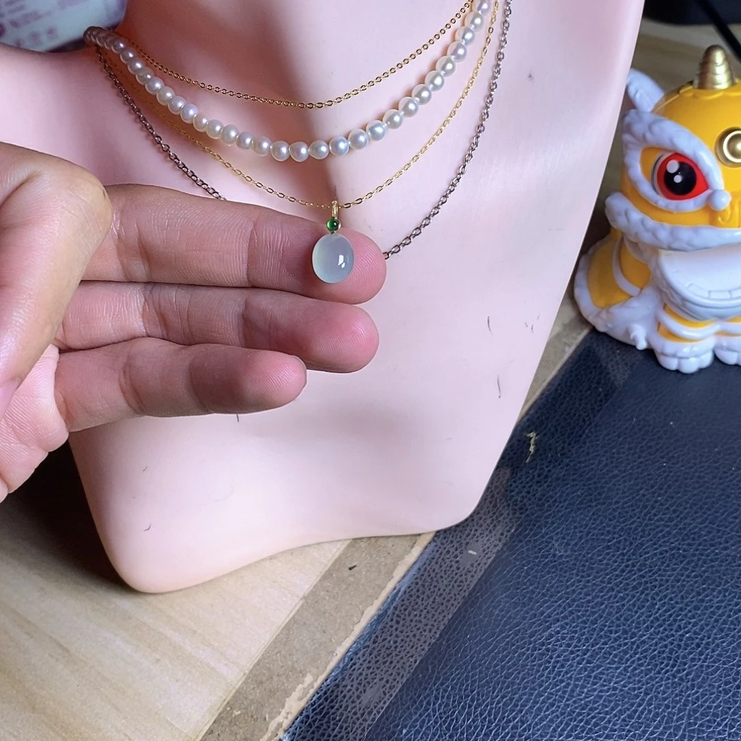 颈饰18K金镶嵌翡翠