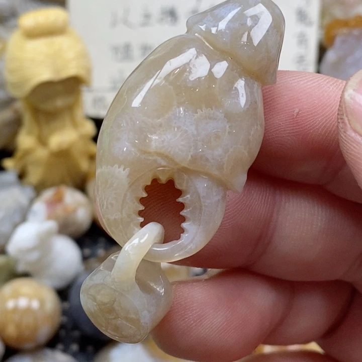 颈饰未镶嵌硅化珊瑚（珊瑚玉）