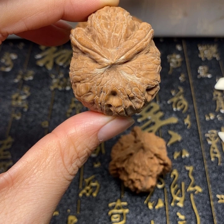 ****人文玩核桃吊坠文玩核桃异形单只