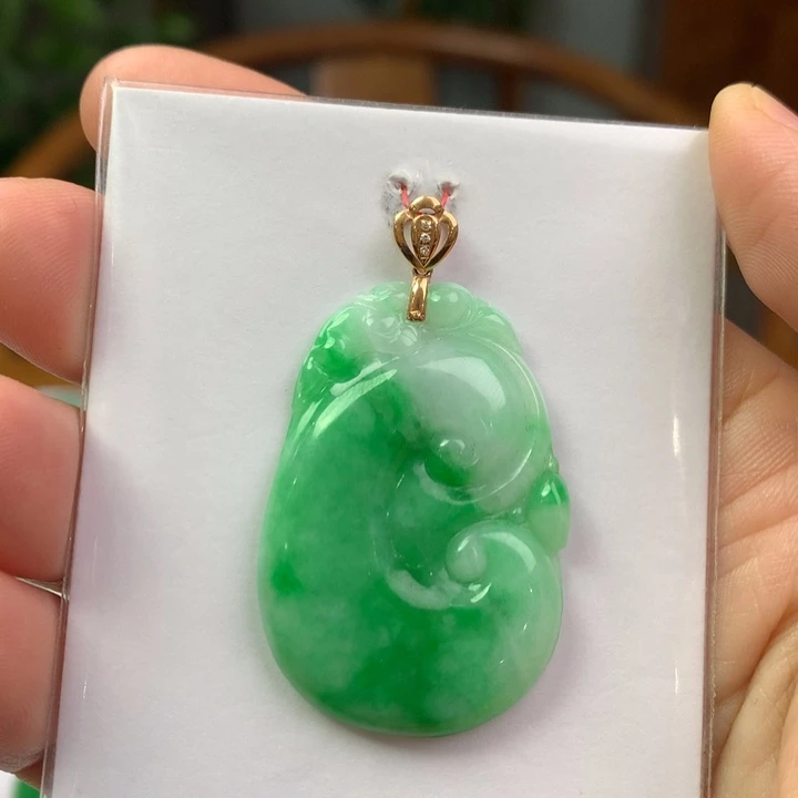 翡翠18K金镶嵌颈饰翡翠吊坠