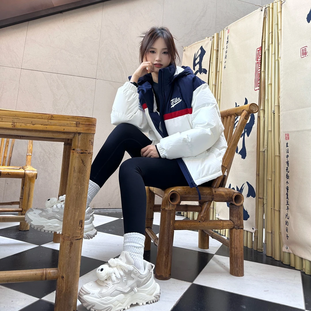 FILAFUSION斐乐羽绒服女25秋冬时尚拼色保暖连帽外套T11W512905