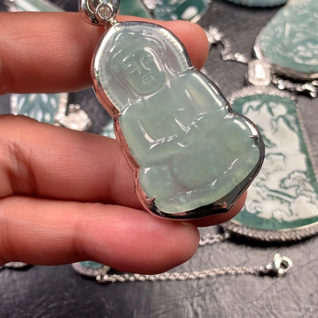 翡翠未镶嵌颈饰观音