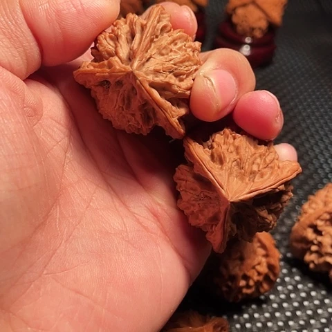 文玩核桃吊坠36mm盘山三棱