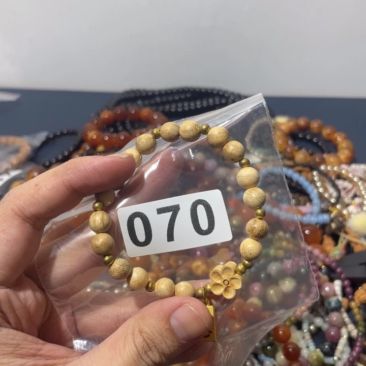 白玉菩提吊坠奶香木070