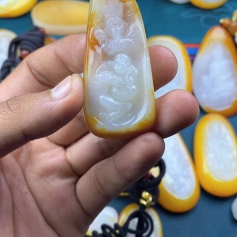 【闪购商品】颈饰未镶嵌和田玉（糖玉）蟾*