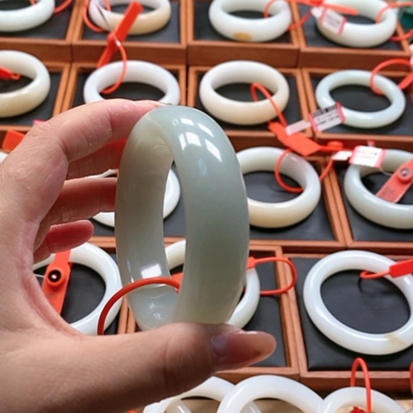 【闪购商品】未镶嵌手镯和田玉