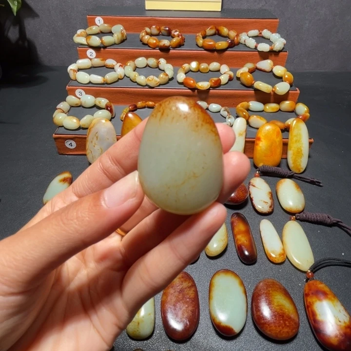 慧***妞和田玉未镶嵌颈饰