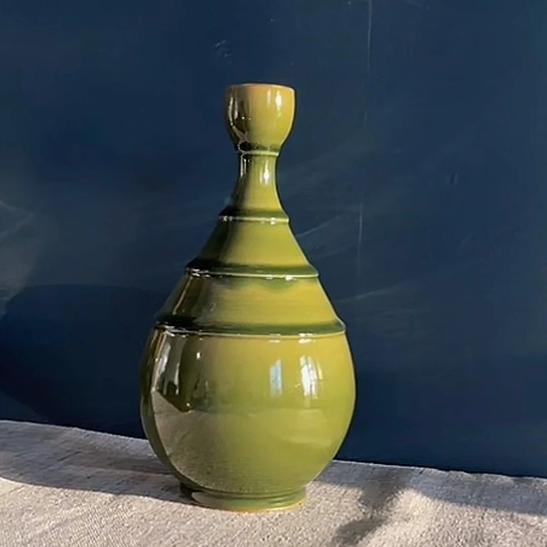 独特设计彰显古韵之美原生态原矿葱绿釉竹节花瓶