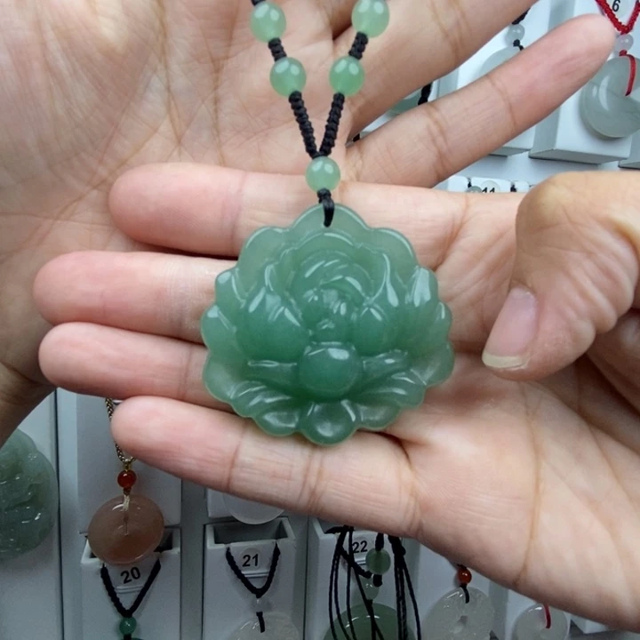 石英质玉未镶嵌颈饰