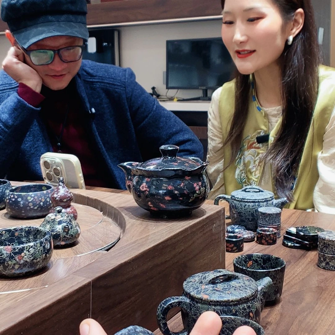 安山玉梅花玉核桃一对